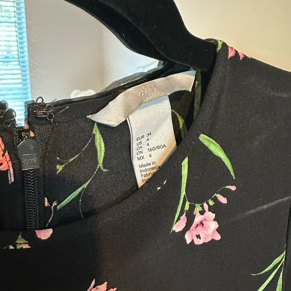 H&M - Picture 3 of 3